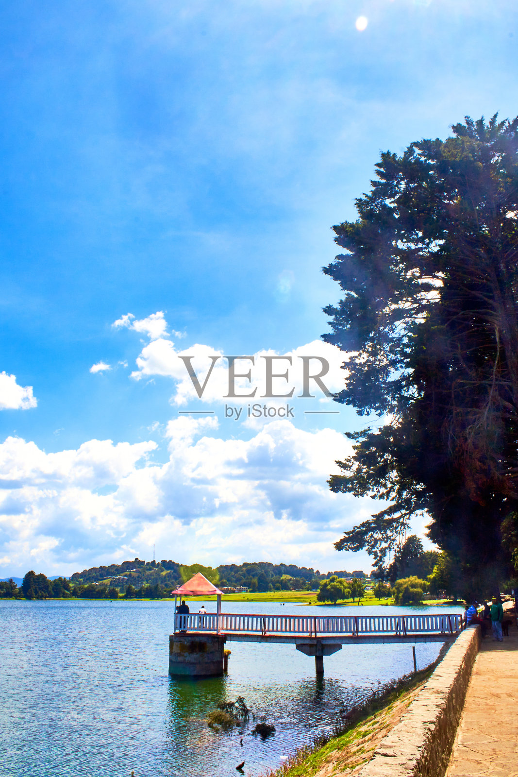 在一个阳光明媚的日子里,墨西哥埃尔奥罗德伊达尔戈州的布罗克曼大坝照片摄影图片