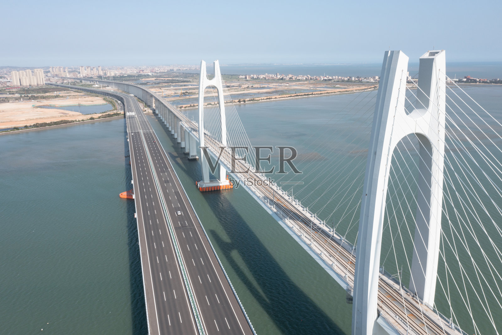 公路跨海大桥和铁路跨海大桥照片摄影图片