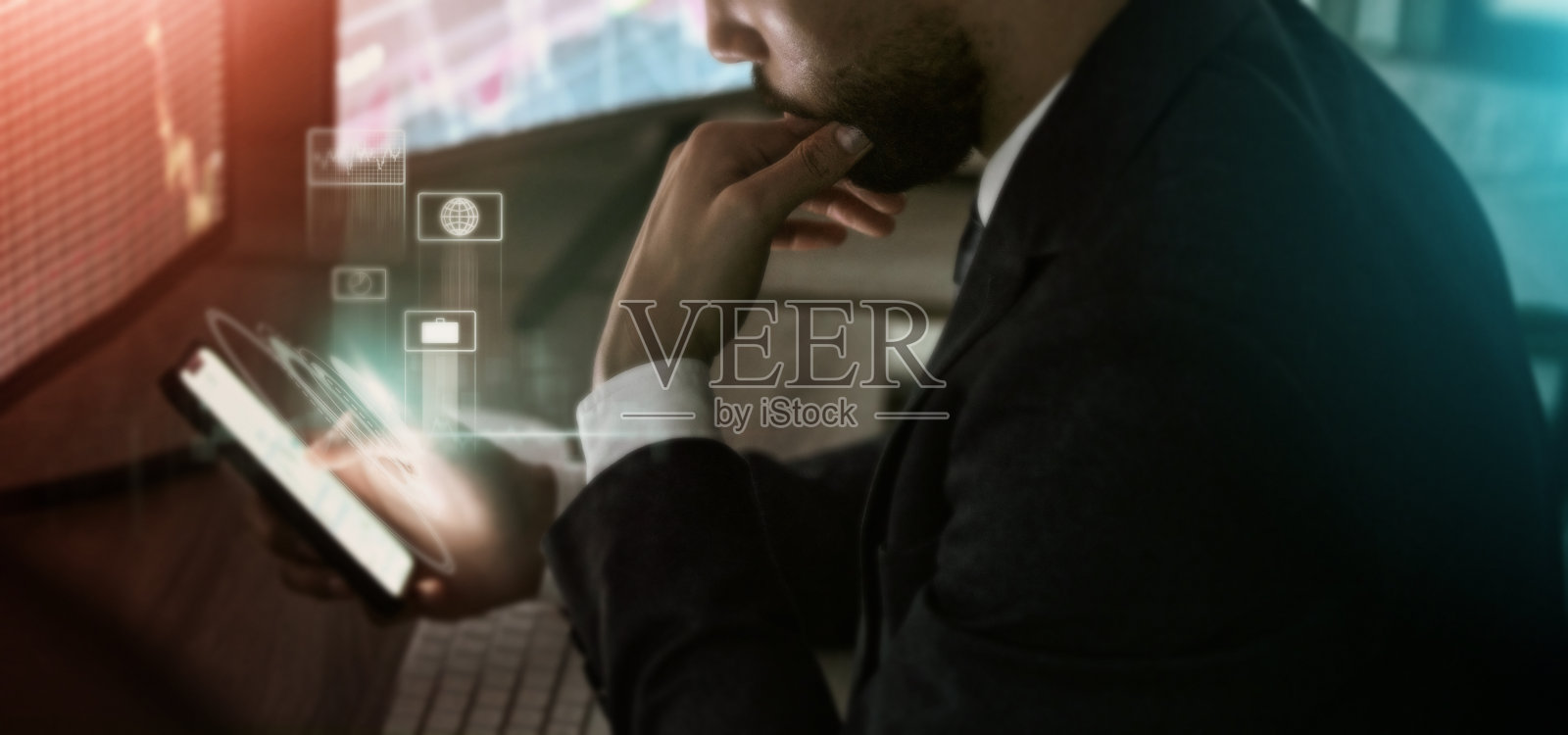 商人,手或手机全息屏幕在全球夜间金融,股票营销交易或金融网络安全。工人,思考或3d技术抽象未来的加密货币应用程序照片摄影图片