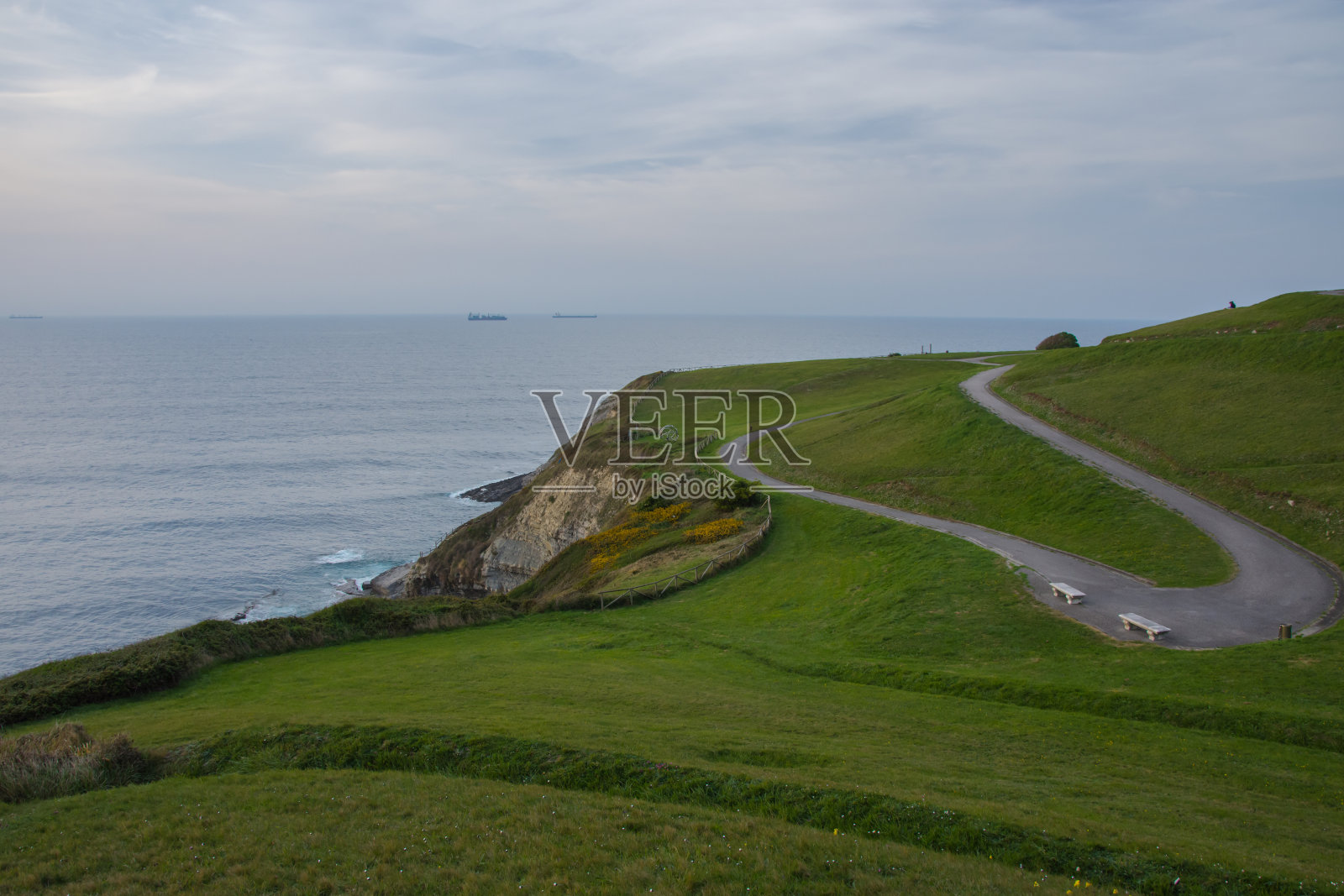 美丽的海和山的风景Gijón照片摄影图片