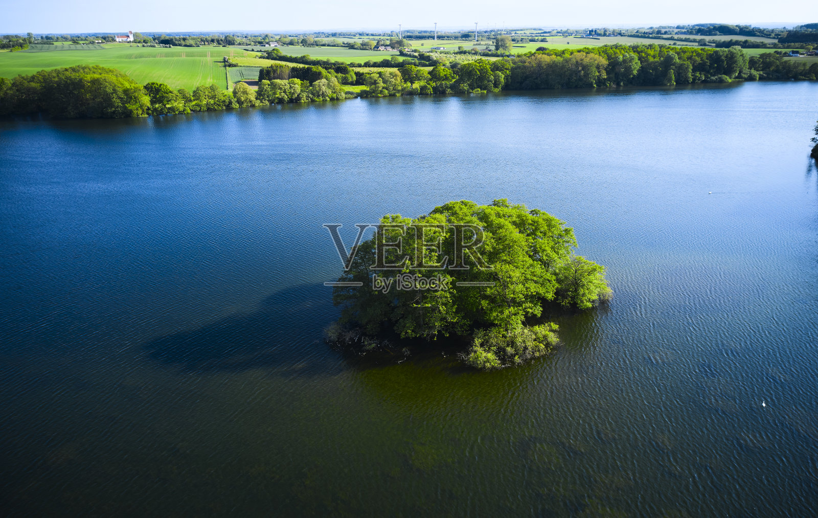 湖中岛照片摄影图片