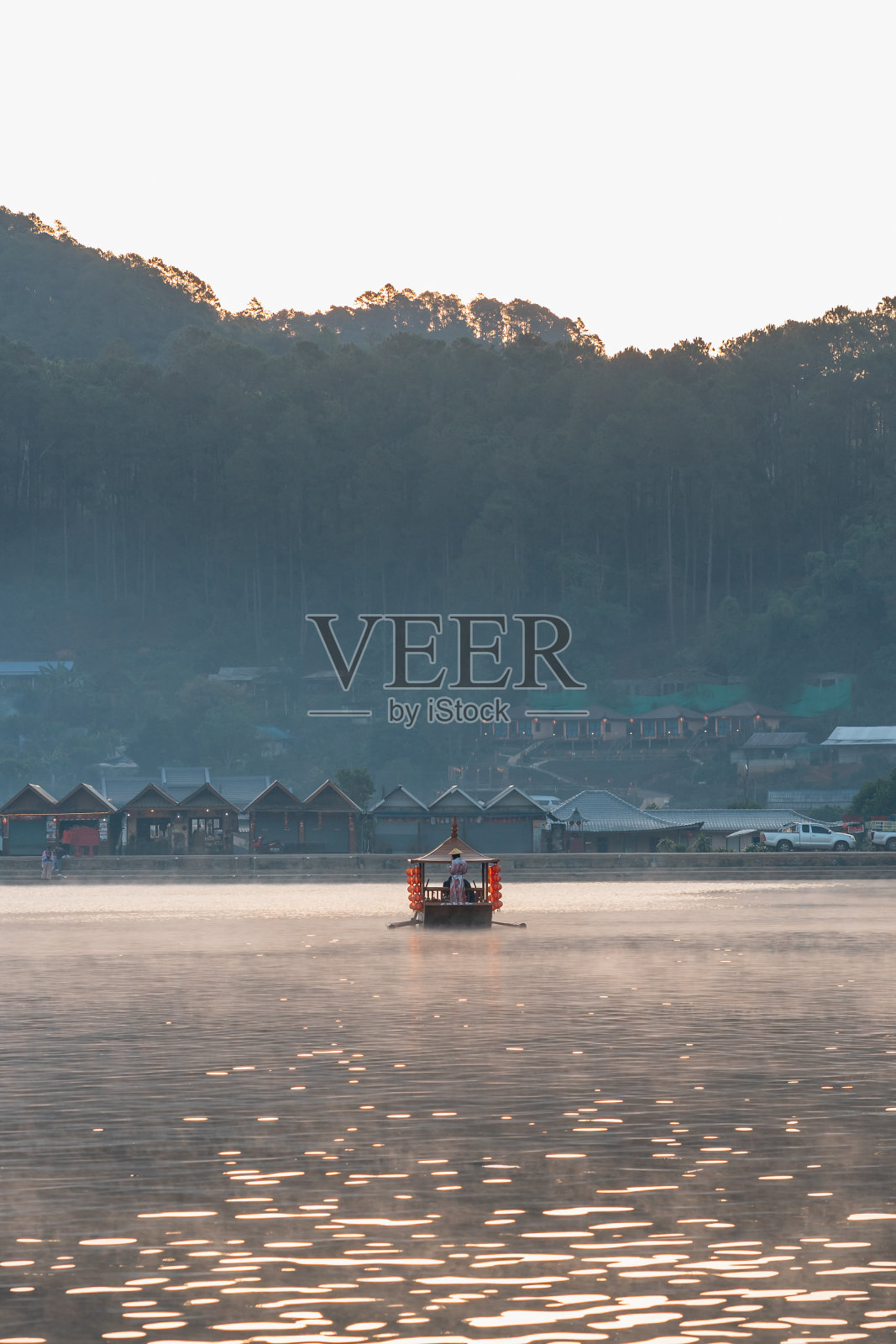 泰国北部湄宏山省。照片摄影图片