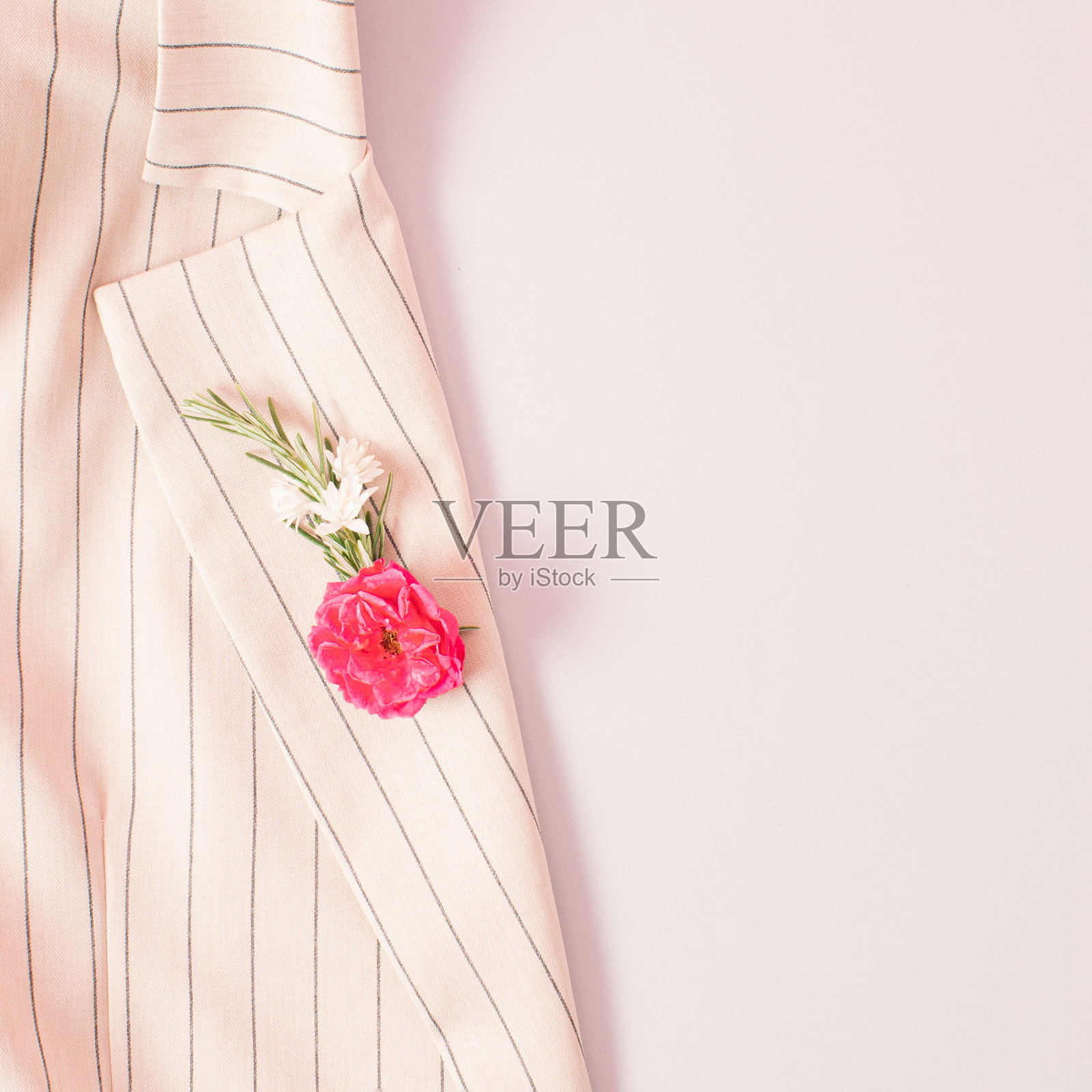 创造性的最小背景概念。婚礼和庆祝邀请卡白色复制空间。平的。照片摄影图片