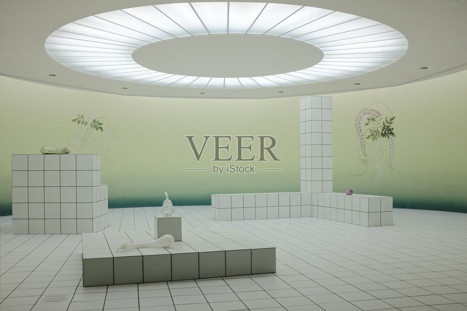 绿色瓷砖的充满活力的房间内部照片摄影图片