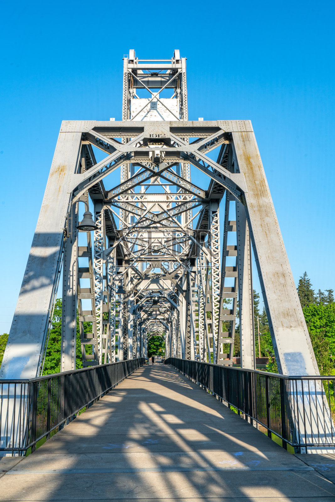 塞勒姆步行桥照片摄影图片