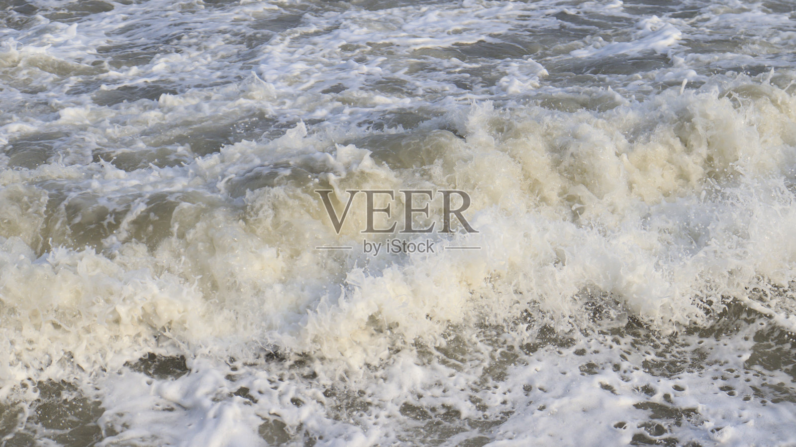 海滩海浪和海泡沫。海水背景。海浪型照片摄影图片