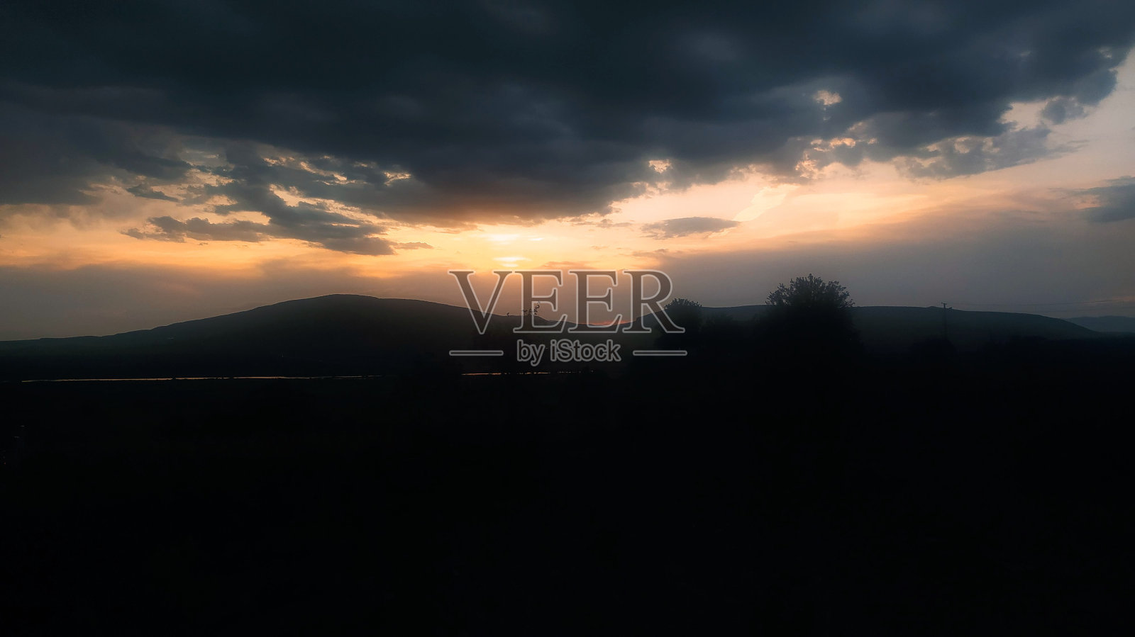 天空和山照片摄影图片