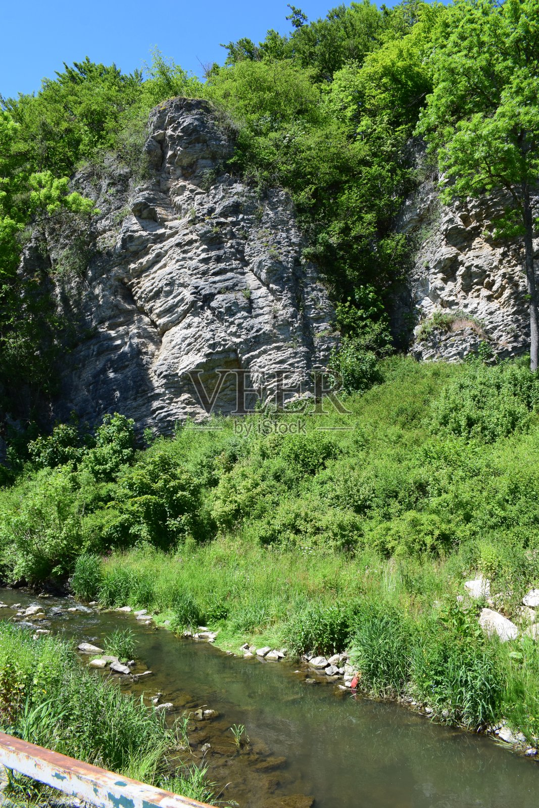 河上的悬崖照片摄影图片