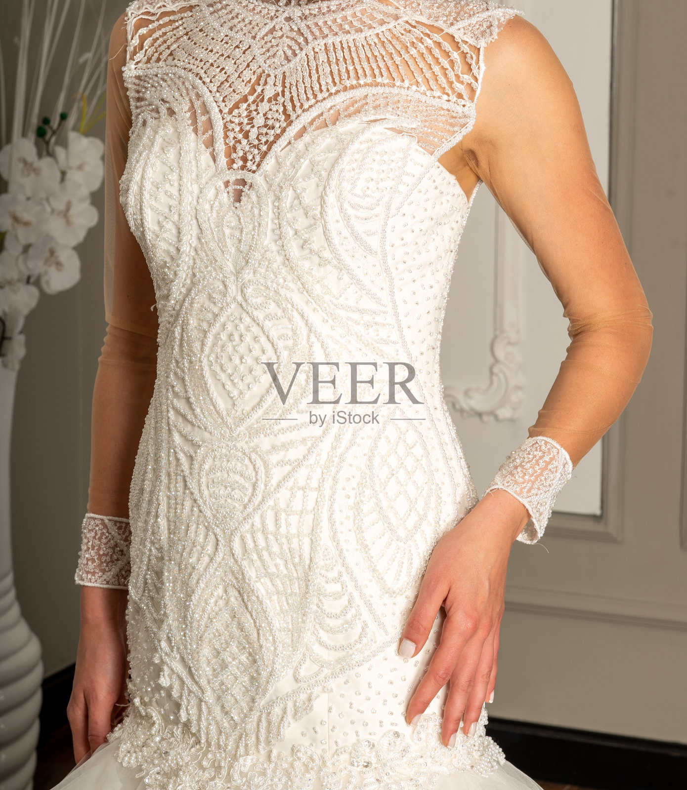 性感的女人仍在流行白色晚礼服照片摄影图片