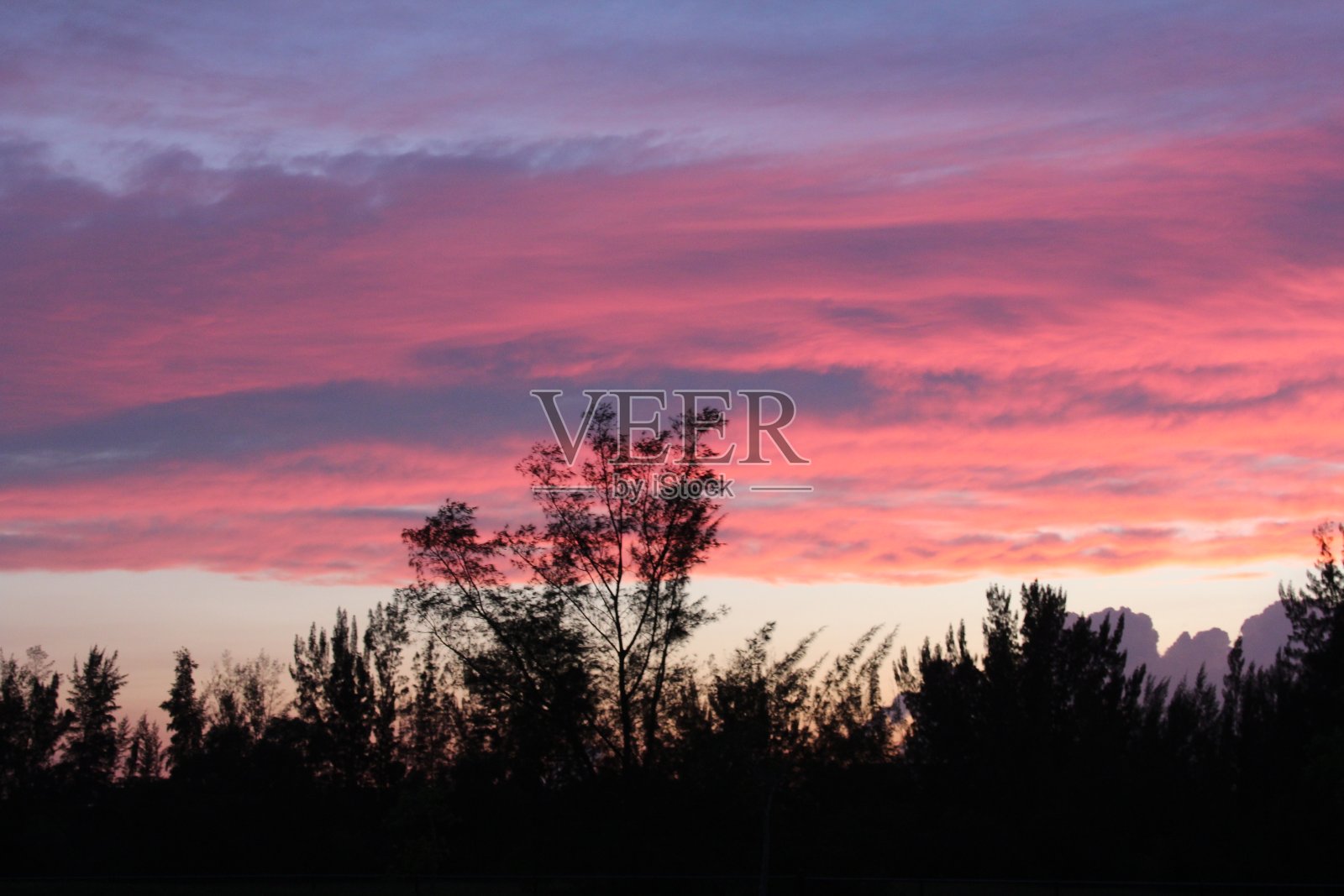 雷雨过后棉花糖般的天空照片摄影图片