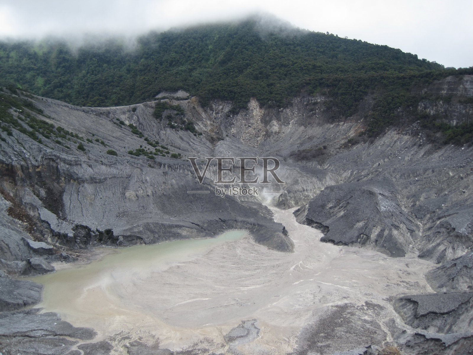 唐库班佩拉胡火山的火山口照片摄影图片