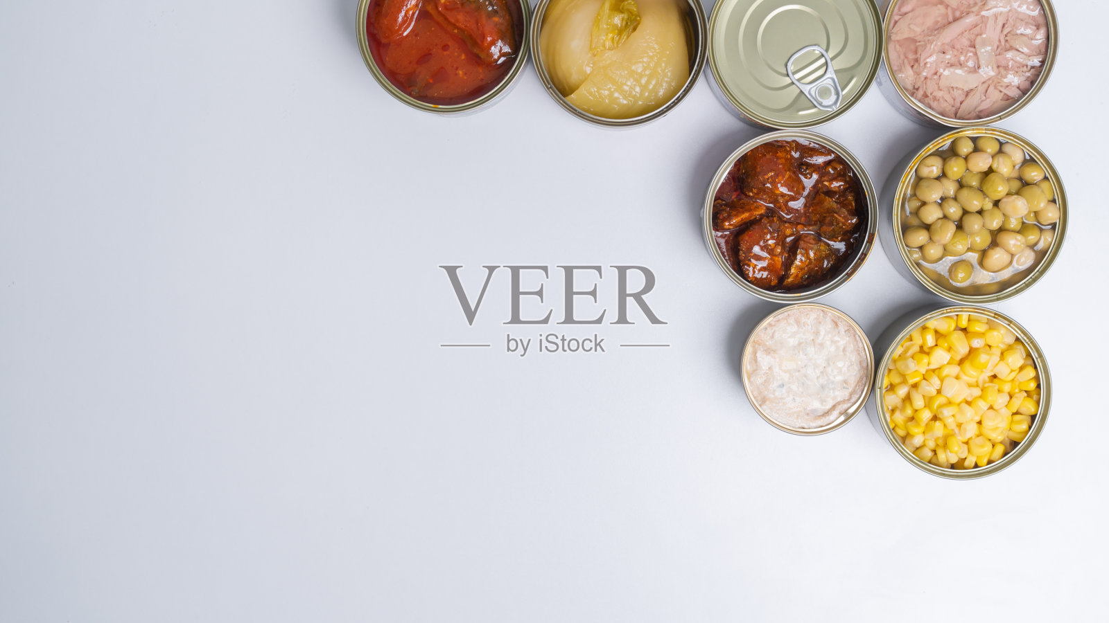 罐头食品俯视图照片,罐头与拉出环,金属包装。照片摄影图片