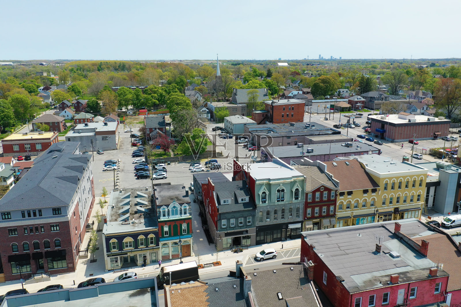 春天的早晨,加拿大安大略省索罗尔德的鸟瞰图照片摄影图片