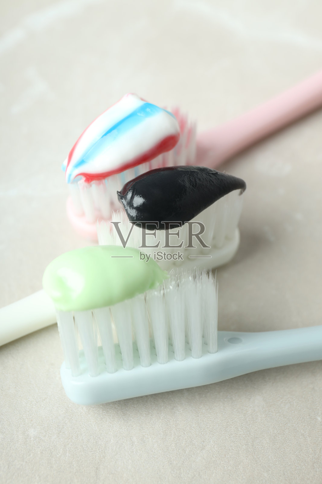 光纹理背景下的牙齿护理概念照片摄影图片