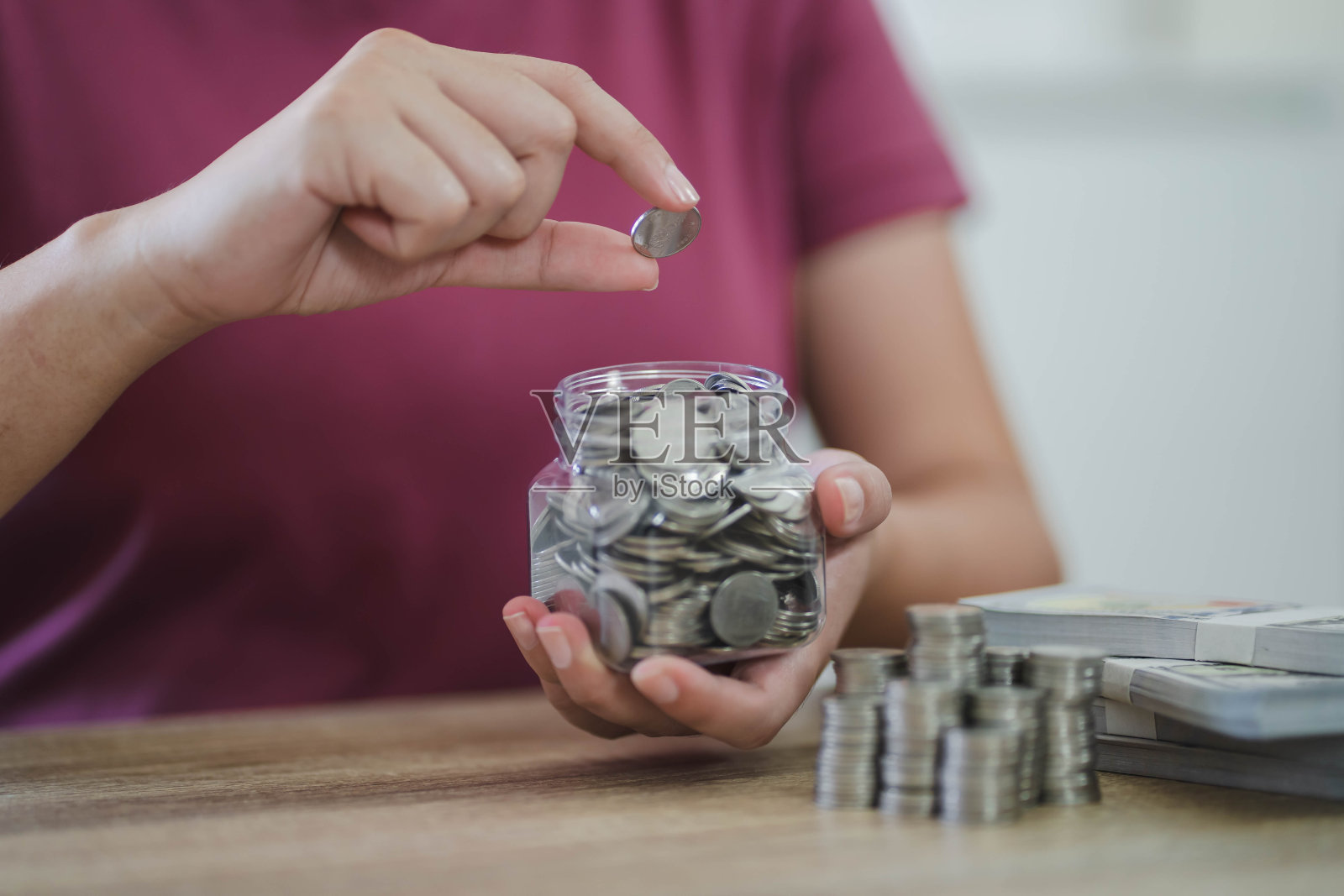 为房地产投资攒钱,为买房攒钱,为将来的金融保险做准备。会计师验证不断增长的经营理念照片摄影图片