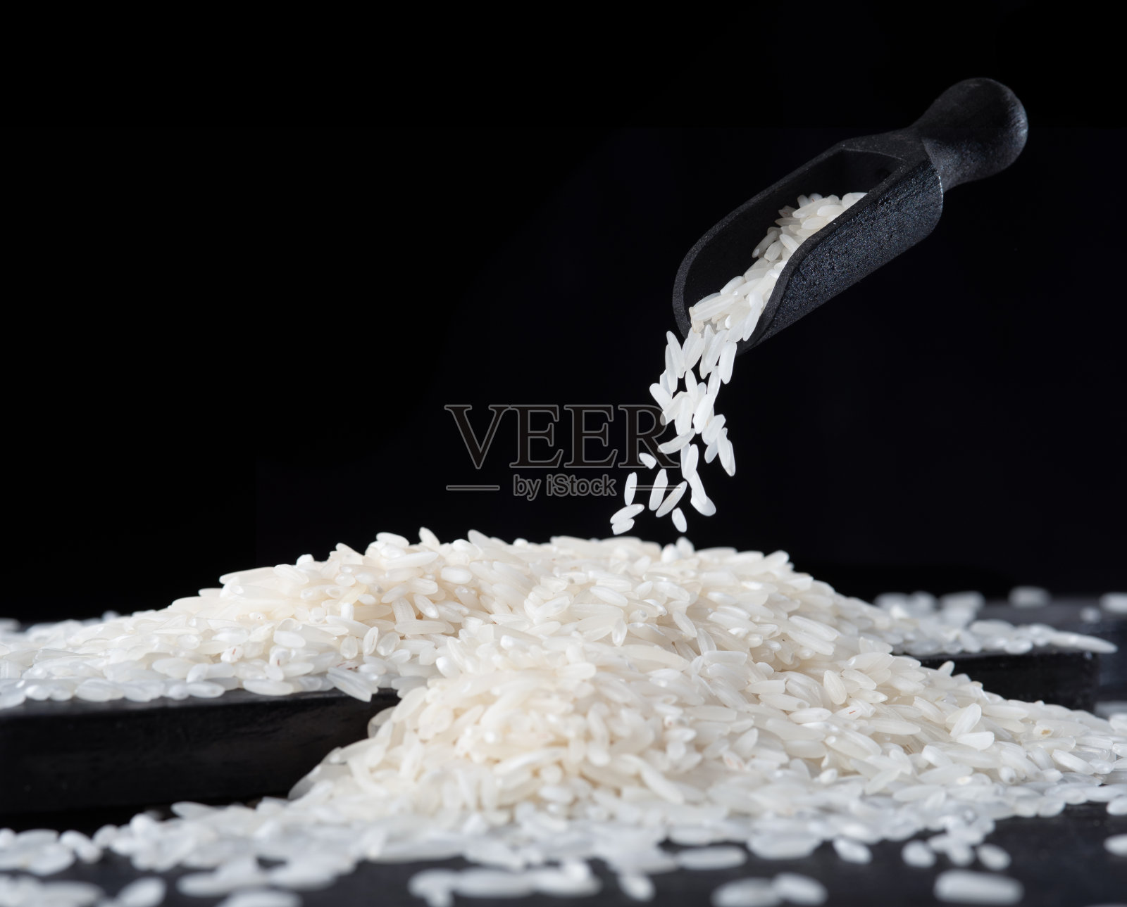 米落,白粒米浇下抽象的云从勺飞照片摄影图片