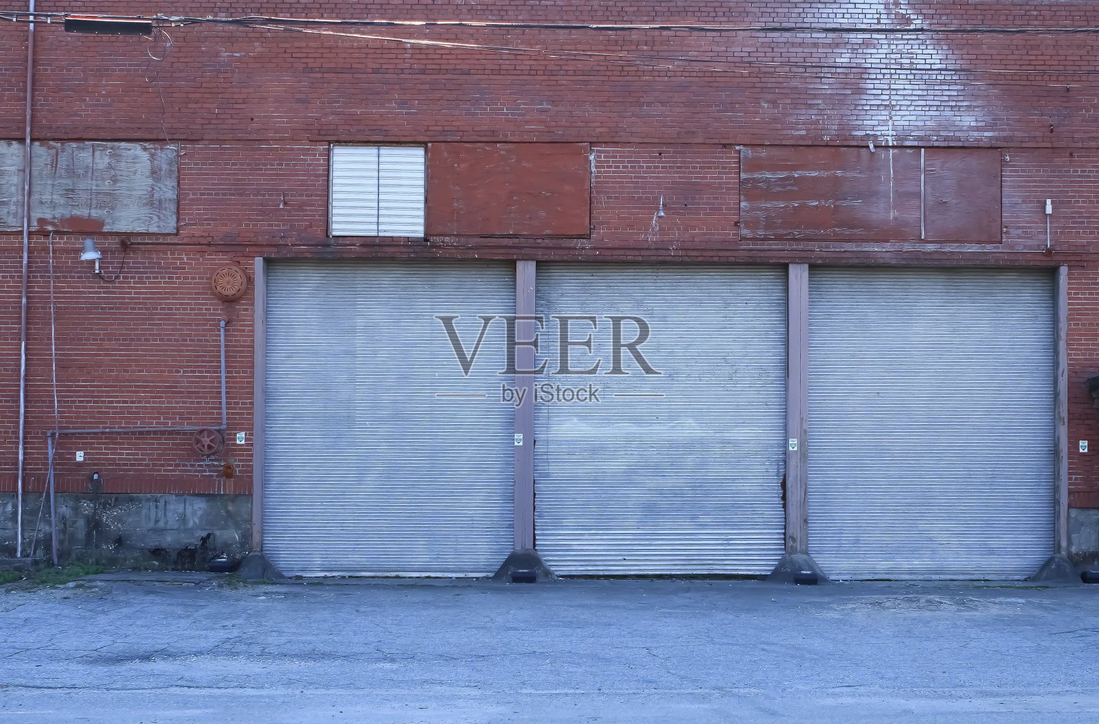 三个车库照片摄影图片