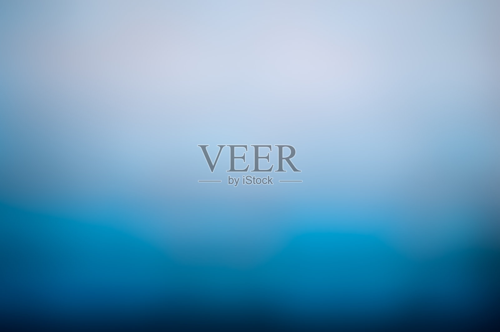 底部深蓝色,顶部白色,柔和的蓝色辉光照片摄影图片