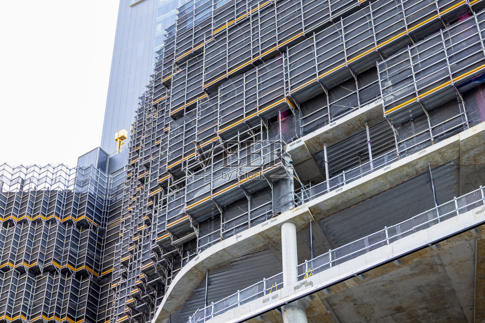 城市建筑工地商业建筑脚手架照片摄影图片