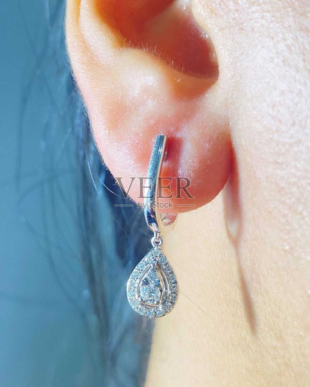 豪华钻石首饰,戒指,耳环,项链,手链照片摄影图片