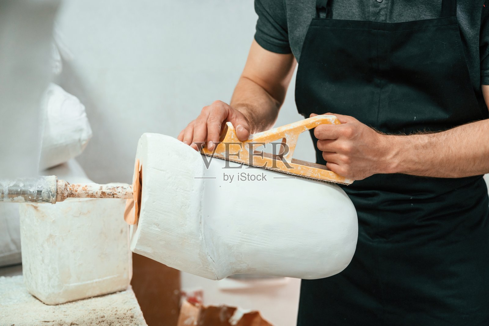 假体原料。在现代化实验室工作的技术员照片摄影图片