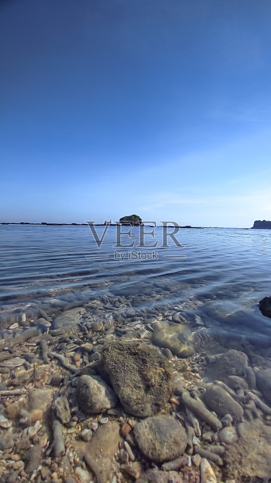 平静的海水条件的照片肖像照片摄影图片