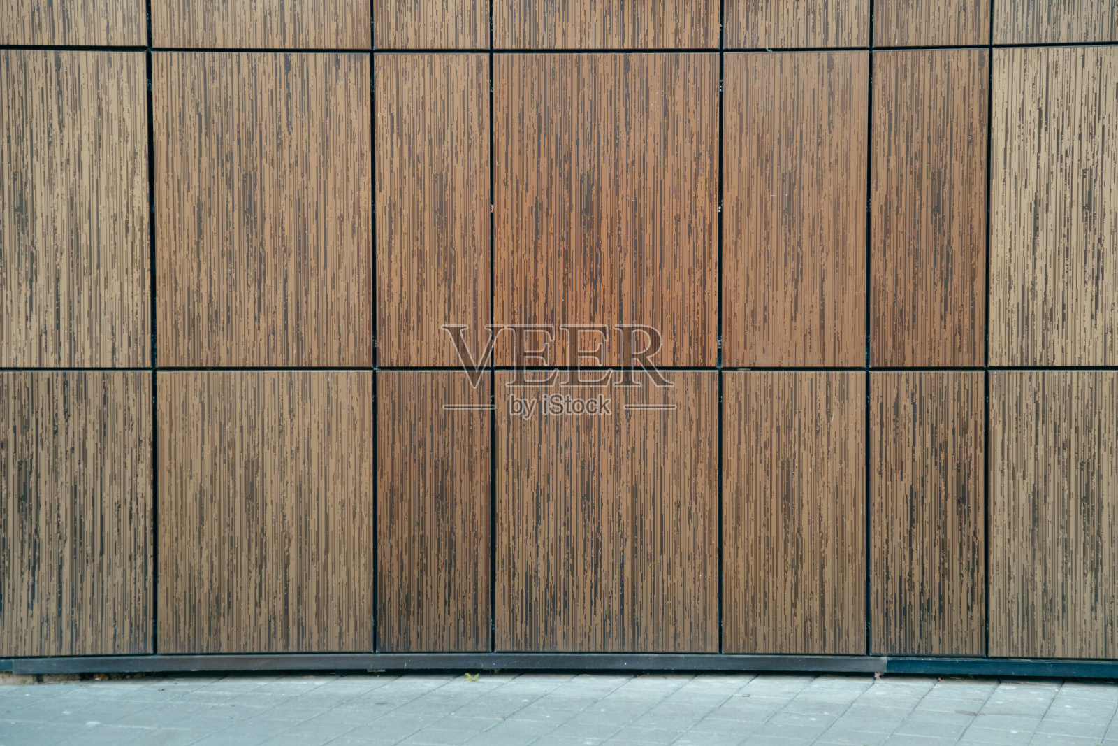 当代建筑立面仿木金属瓦。构造、建筑肌理照片摄影图片