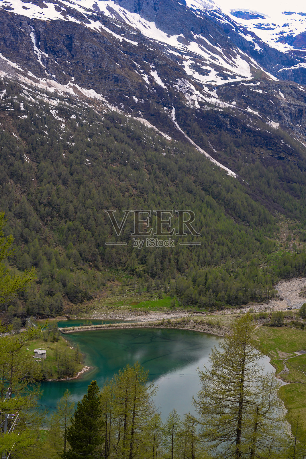 山的景色很好。自然、风景、湖水碧蓝照片摄影图片