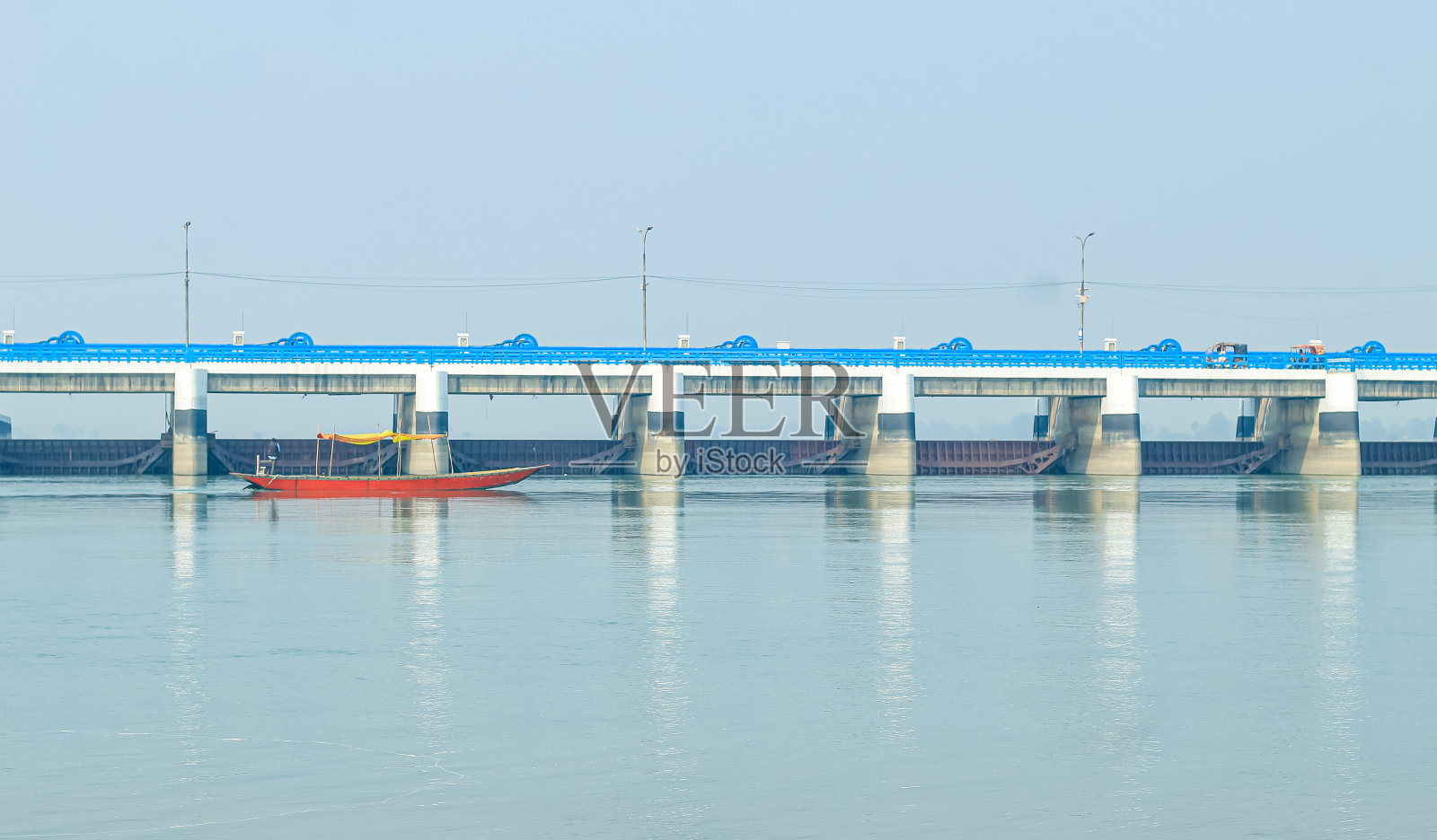 美丽的蒂斯塔拦河坝景观,在孟加拉国最美丽的地方之一。孟加拉国旅游。蒂斯塔拦河坝,西孟加拉邦在蒂斯塔的多功能水利工程。照片摄影图片