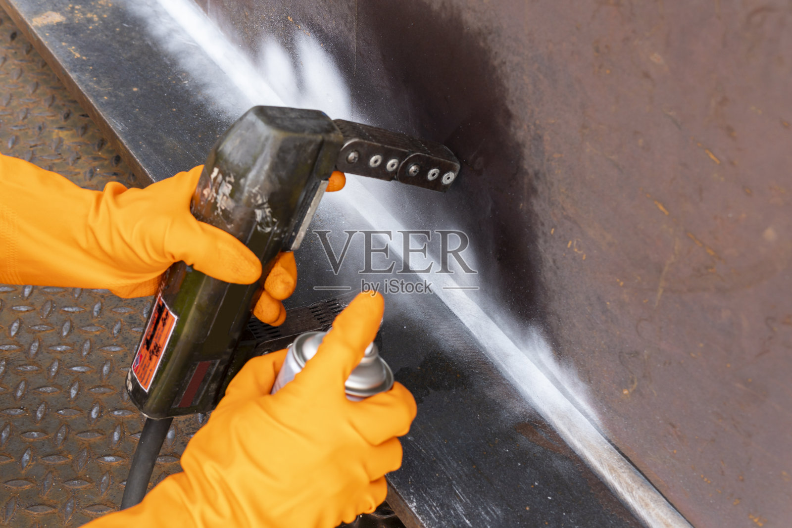 用工艺磁粉检测检测焊接缺陷照片摄影图片