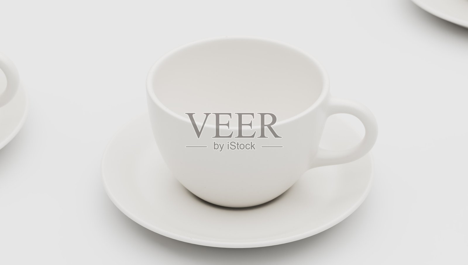 白色背景上的白咖啡杯照片摄影图片