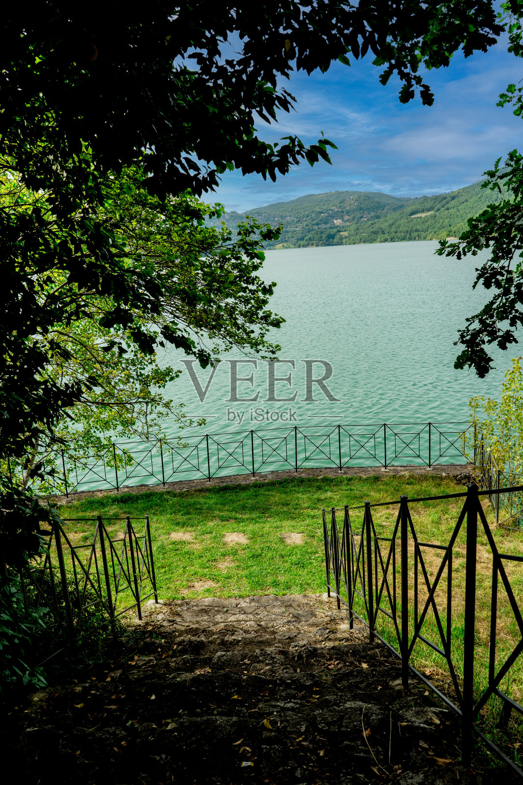 湖的一瞥照片摄影图片