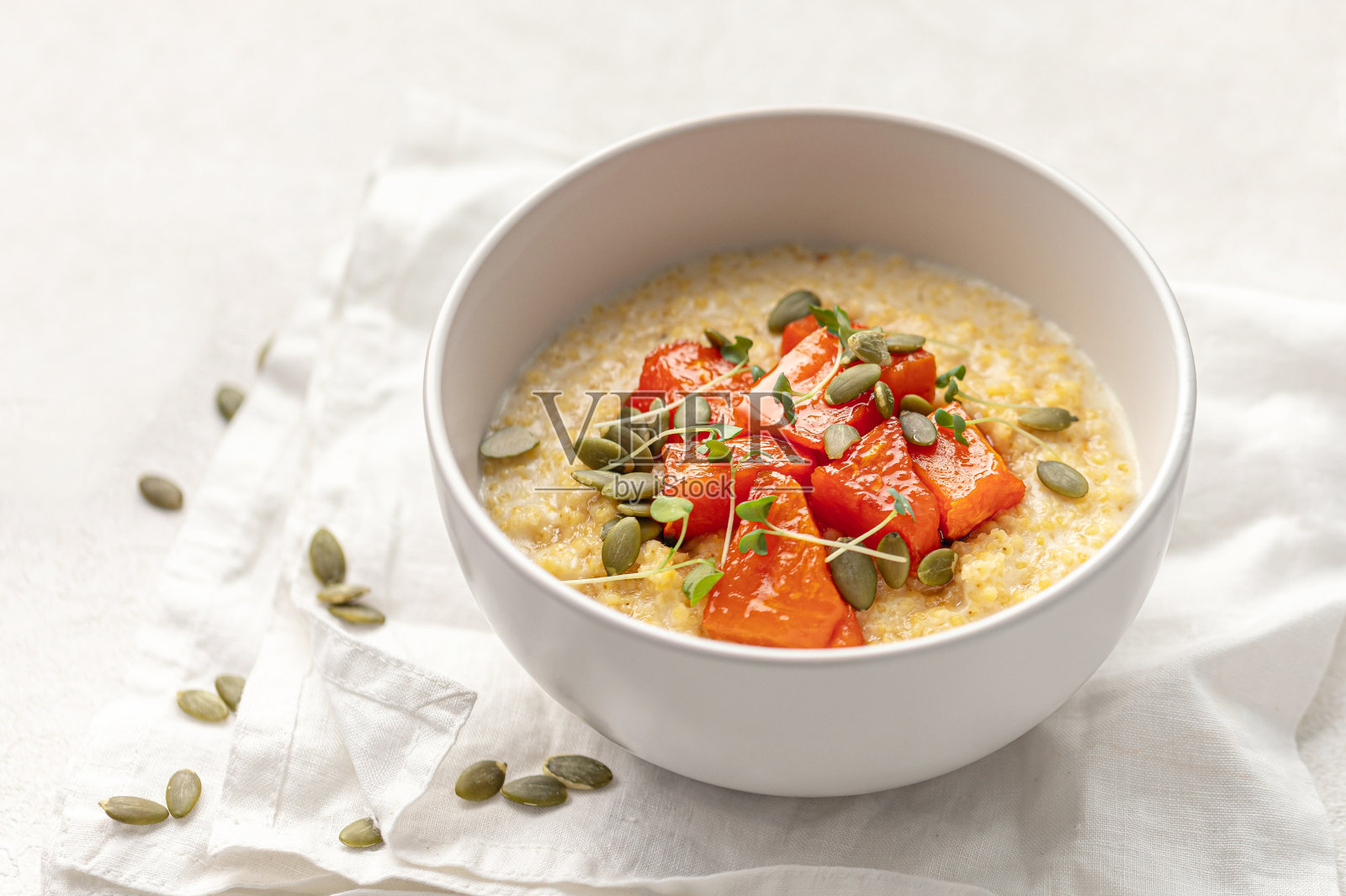 一份烤南瓜小米粥照片摄影图片