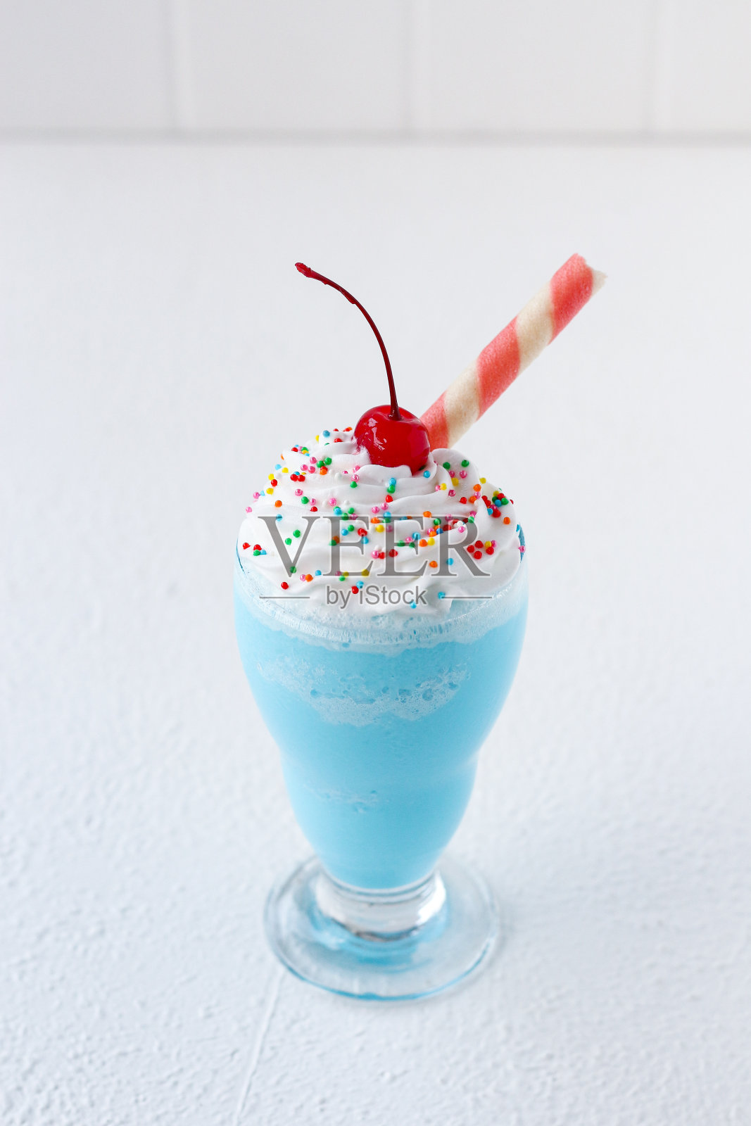 冰奶昔泡泡糖。照片摄影图片