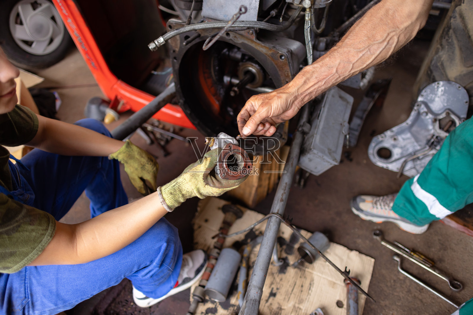 教年轻一代如何做生意照片摄影图片