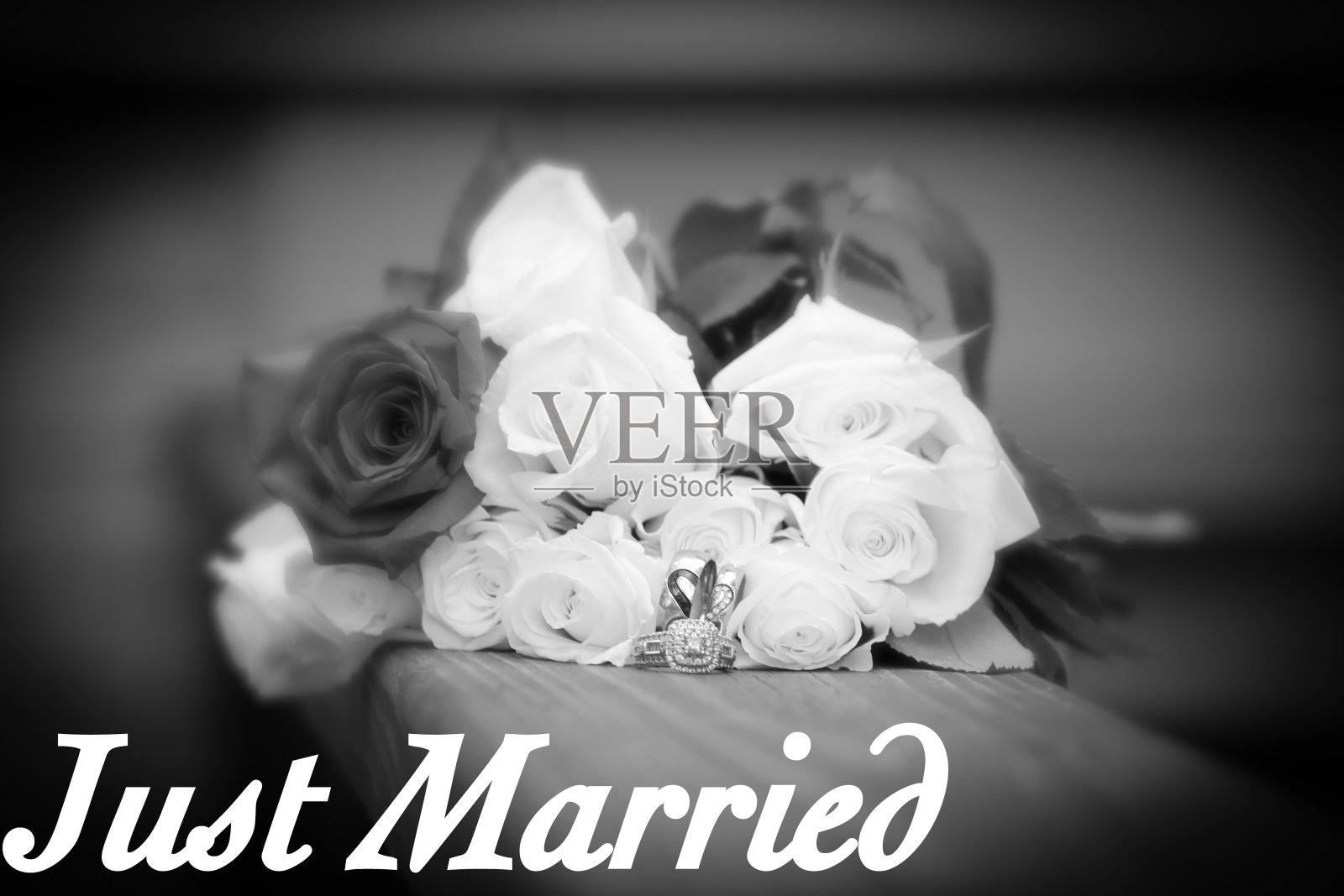 红白相间的婚纱照片摄影图片