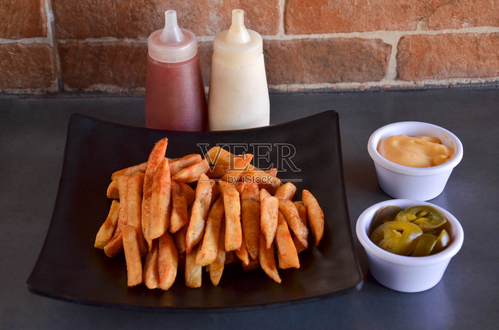 薯条配番茄酱照片摄影图片