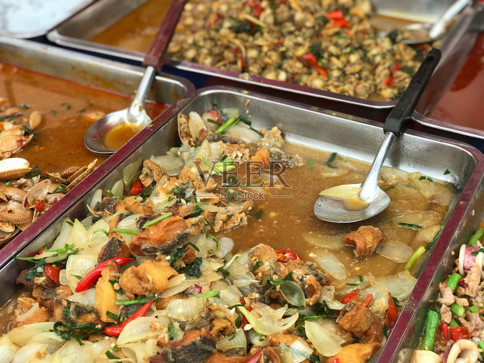 熟食在市场出售,即食照片摄影图片