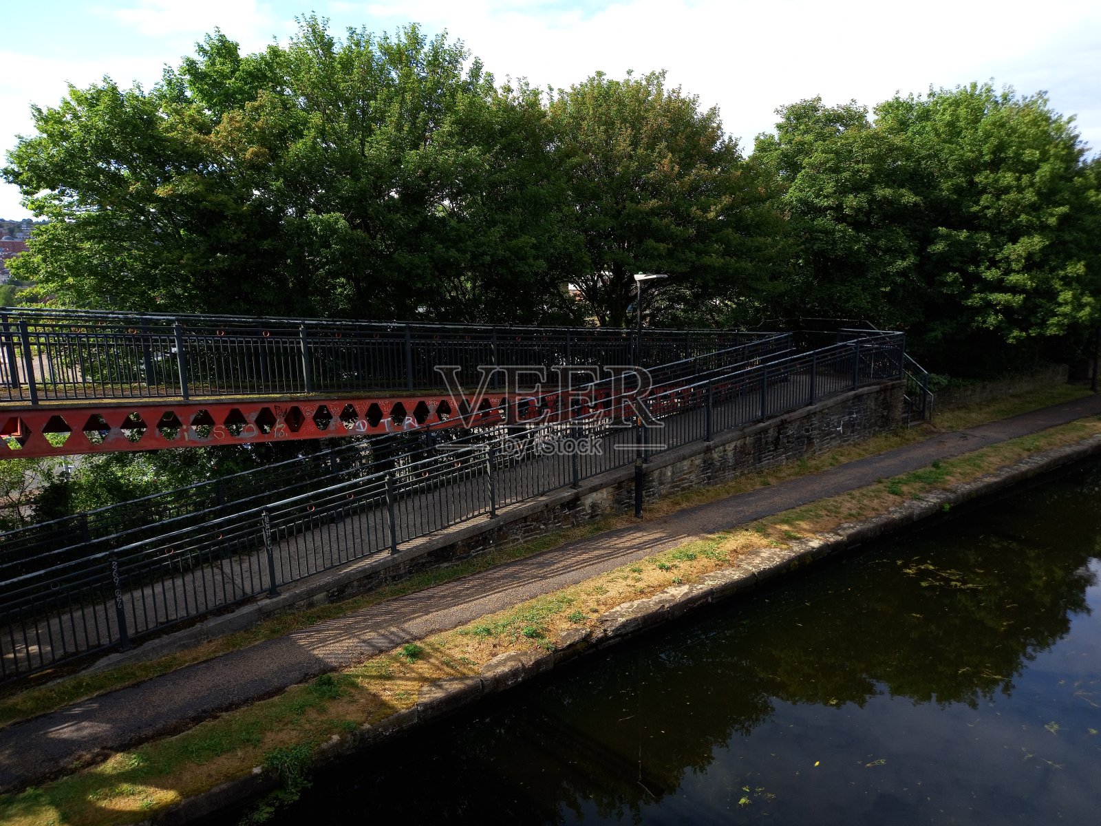 朝着桥面斜坡照片摄影图片