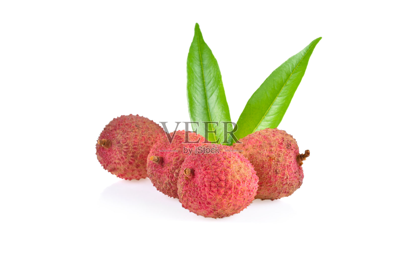 新鲜成熟的荔枝果实在白色的背景照片摄影图片