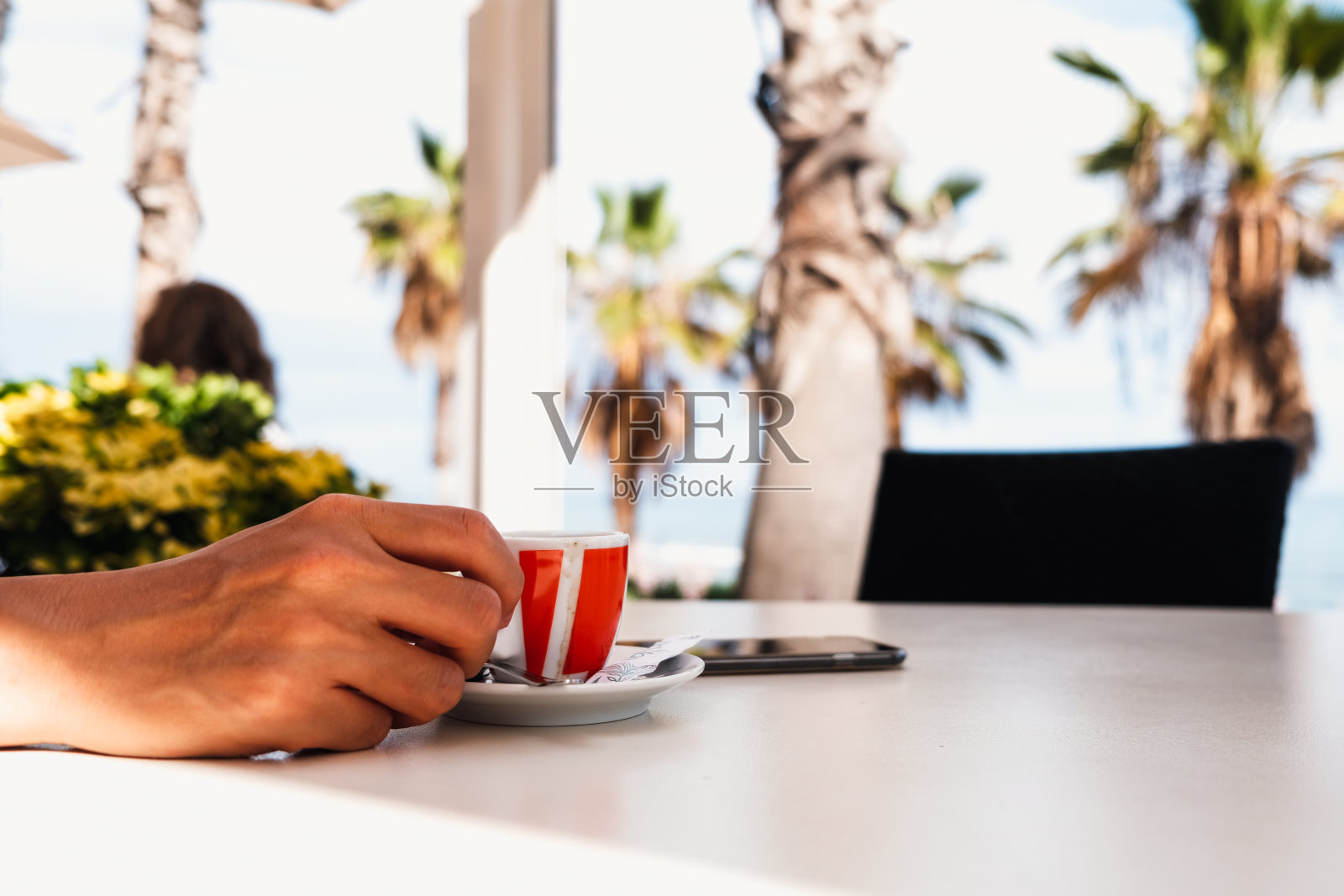 享用早晨的咖啡照片摄影图片