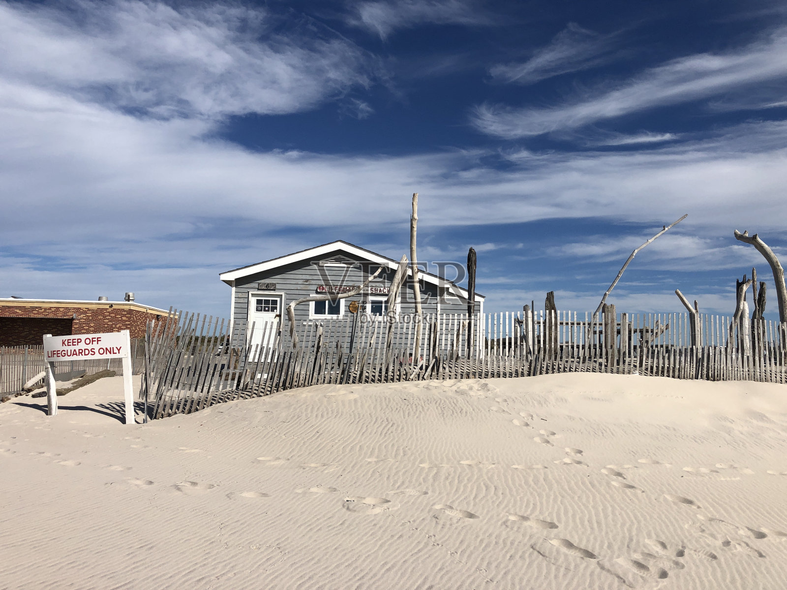 琼斯海滩州立公园的救生员小屋照片摄影图片