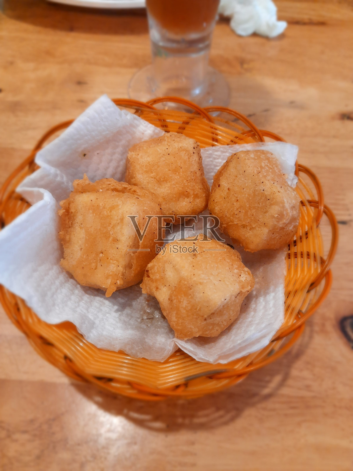 印尼小吃炸豆腐特写照片摄影图片