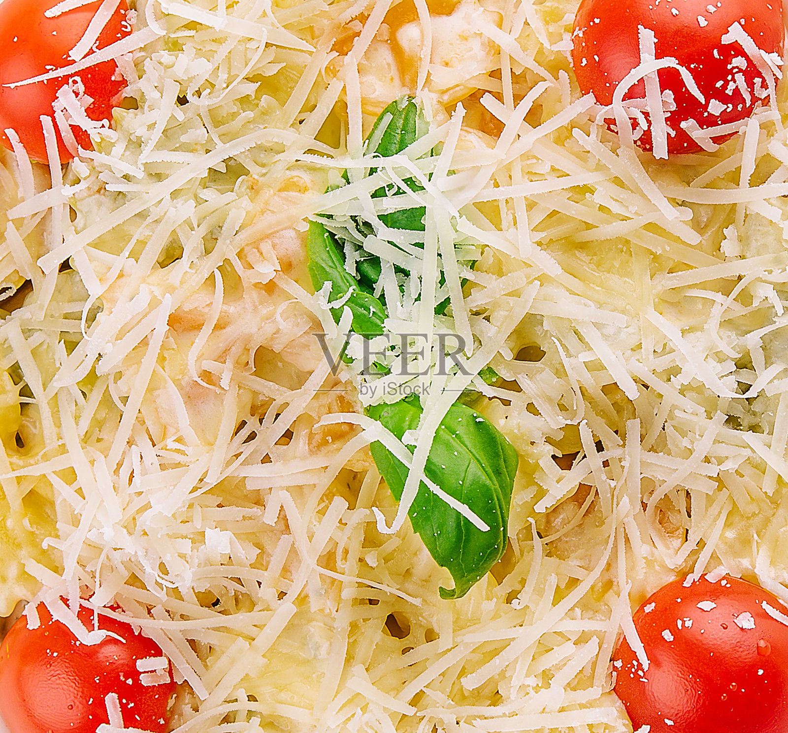 樱桃番茄和帕尔马干酪意大利面照片摄影图片