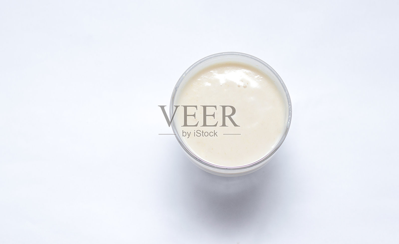 玻璃杯中的新鲜果汁顶视图,健康食品,膳食饮品照片摄影图片