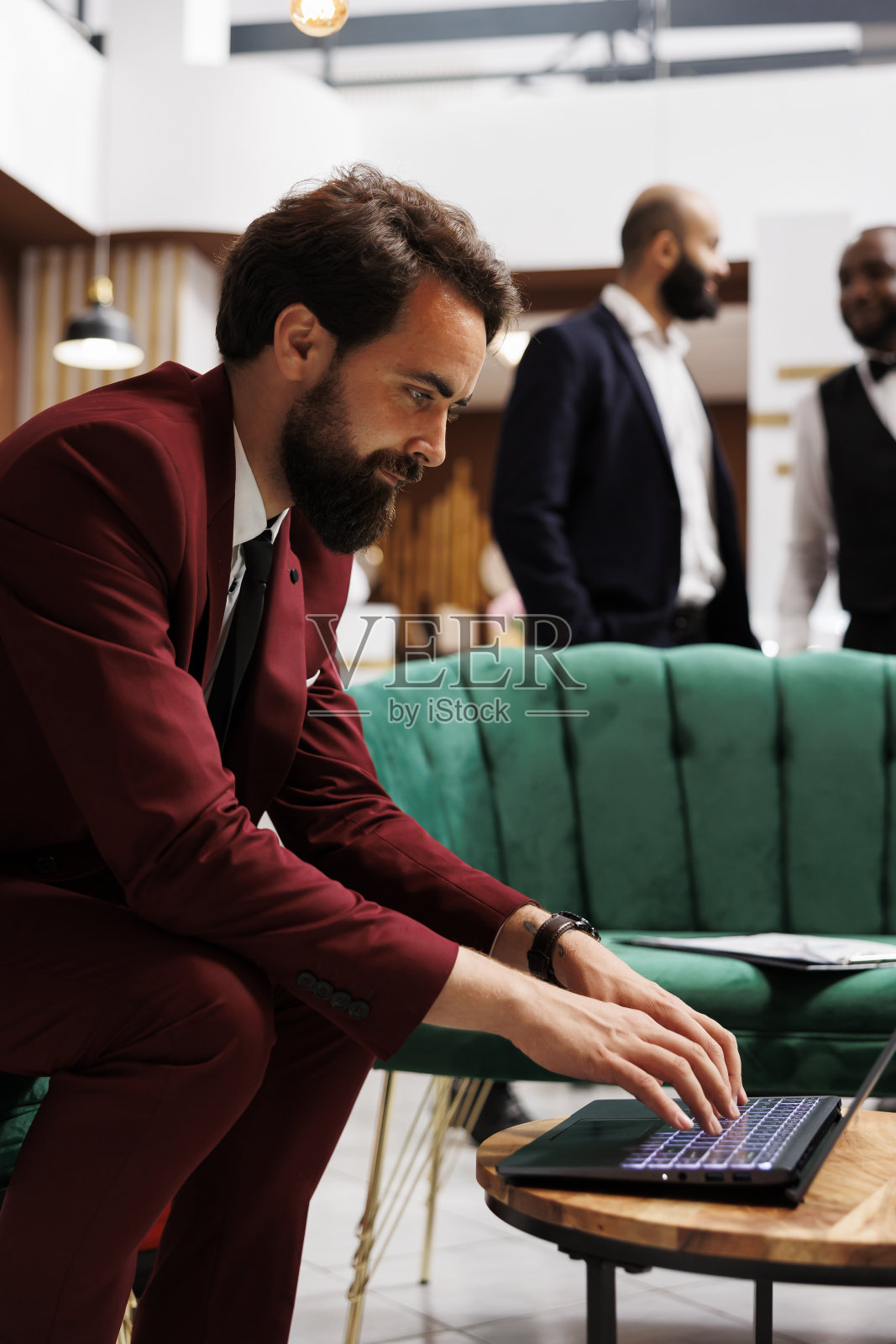 公司代表发言照片摄影图片