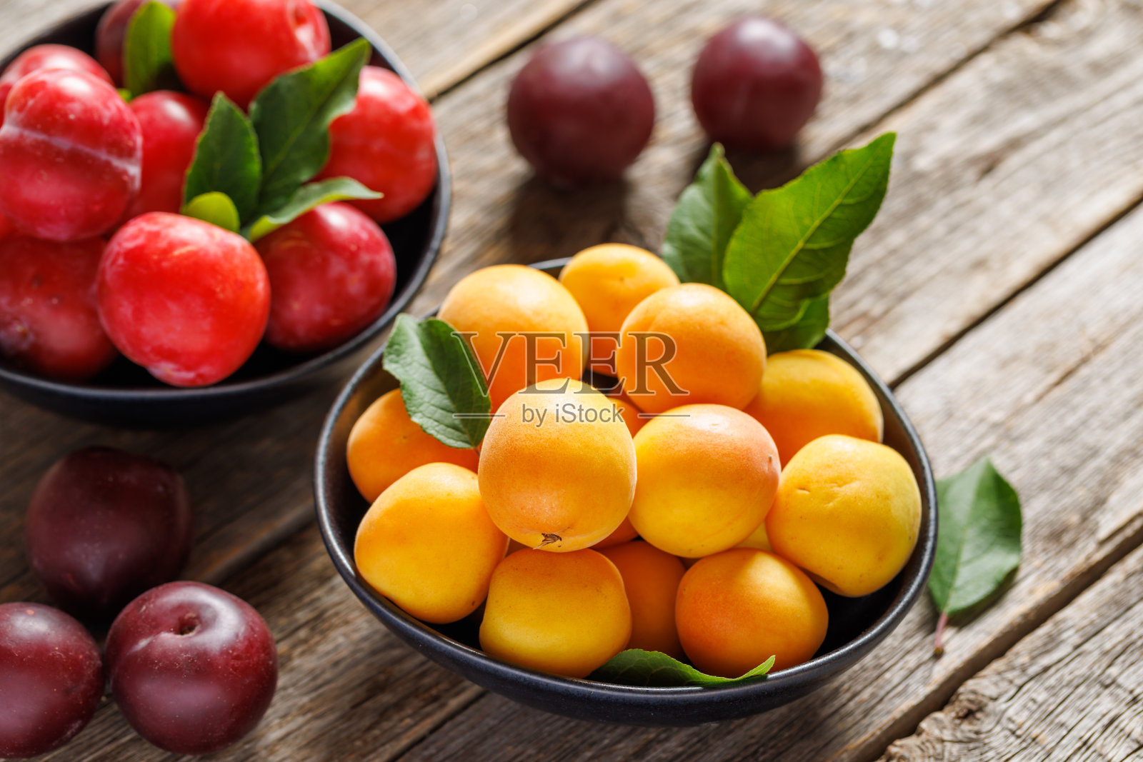 色彩斑斓的李子照片摄影图片