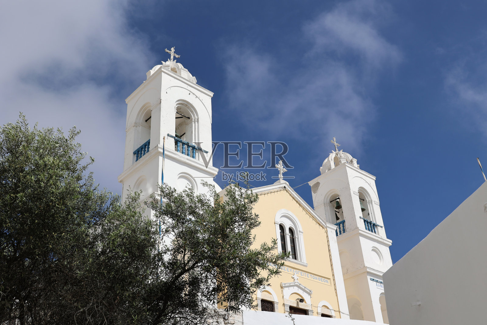 位于希腊圣托里尼岛基克拉迪岛小镇Megalochori的圣阿纳格里圣东正教教堂照片摄影图片