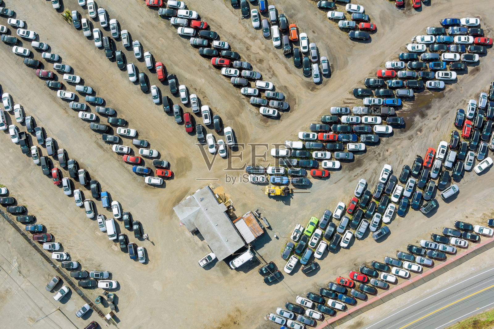 拍卖地段上的汽车分布在二手车终端停放照片摄影图片