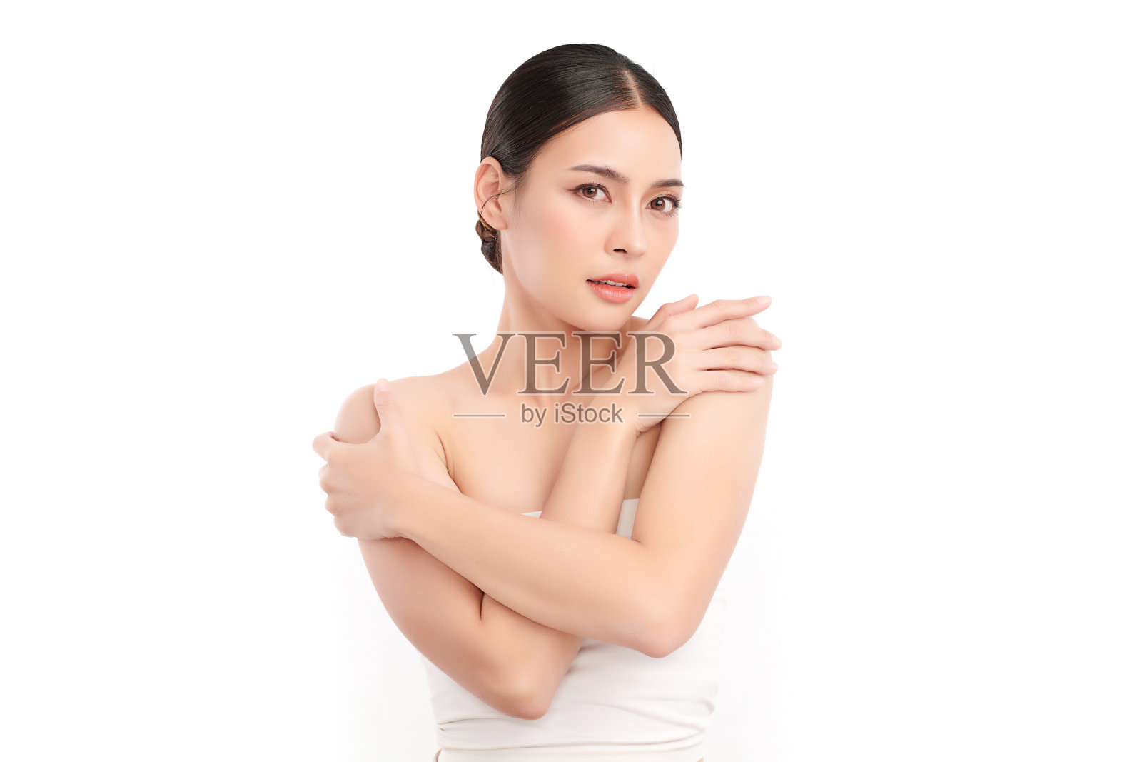 美丽年轻的亚洲女性,干净清新的皮肤在白色的背景,面部护理,面部护理,美容,美容和水疗,亚洲女性肖像。照片摄影图片